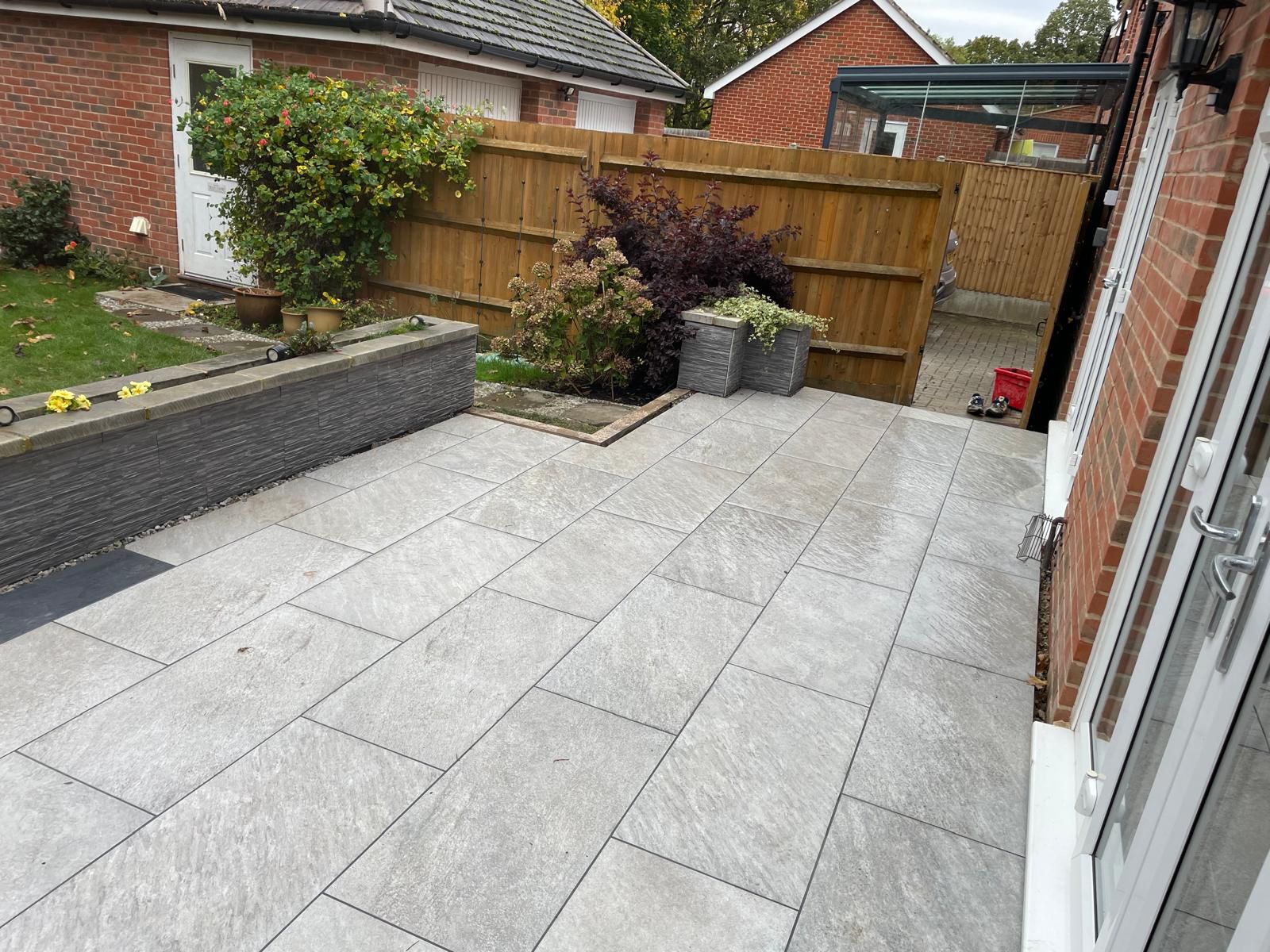 Grey porcelain patio with raised planter