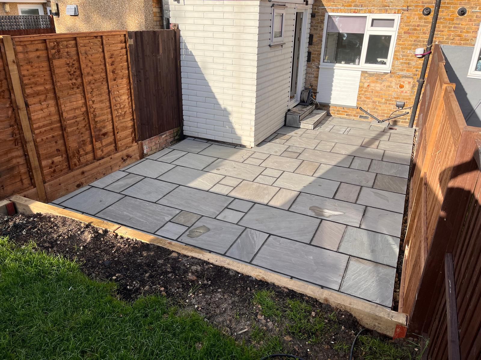 Slate patio and timber planters – view 3